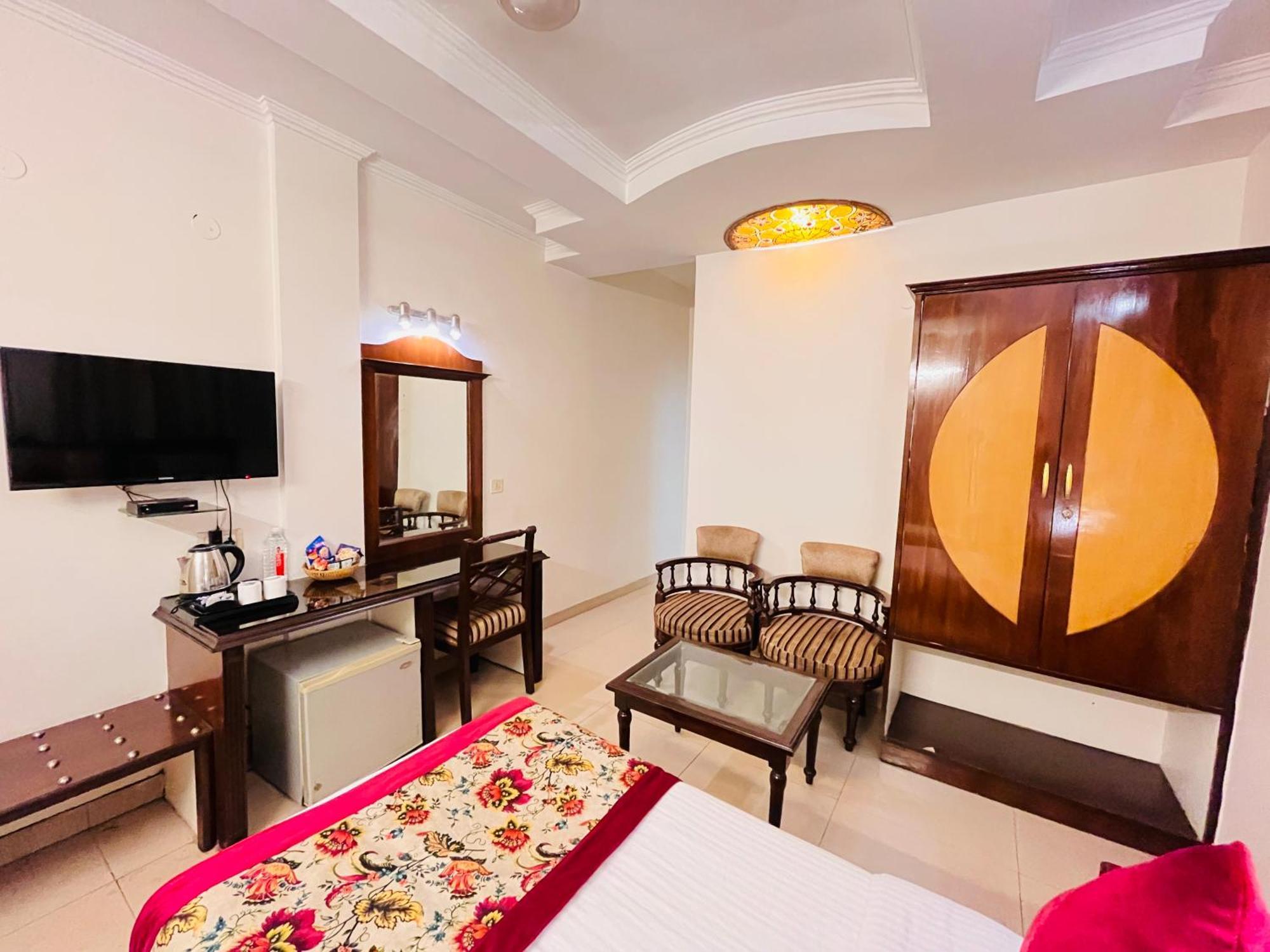 Hotel Paras - Karol Bagh Delhi Kültér fotó