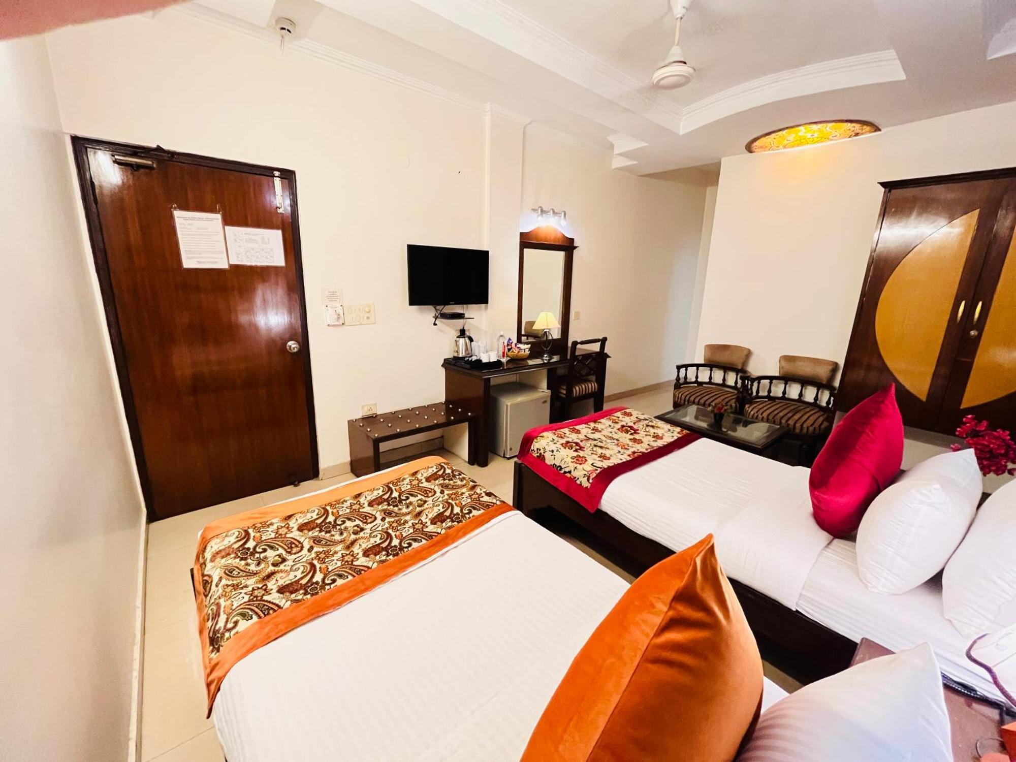 Hotel Paras - Karol Bagh Delhi Kültér fotó