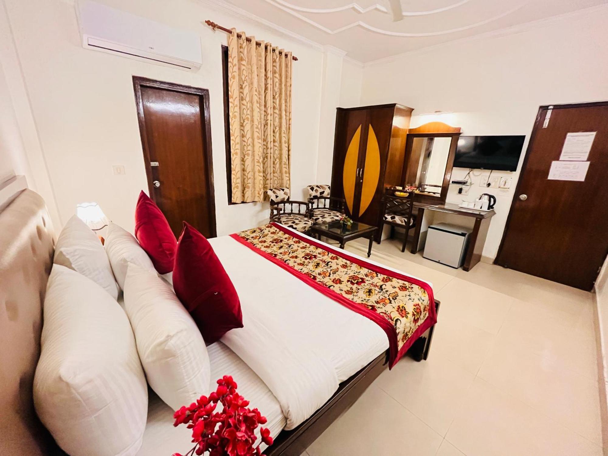 Hotel Paras - Karol Bagh Delhi Kültér fotó