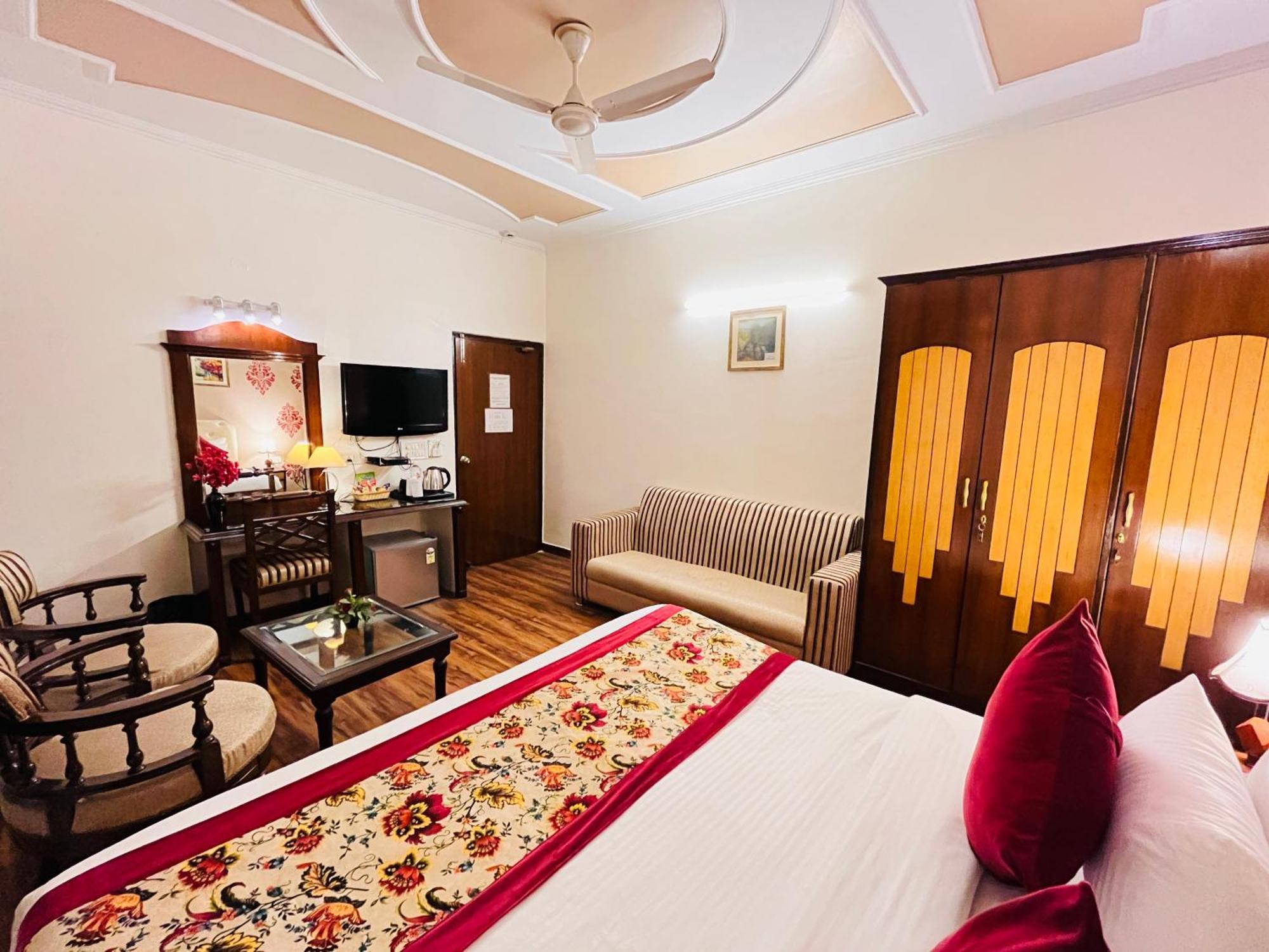 Hotel Paras - Karol Bagh Delhi Kültér fotó