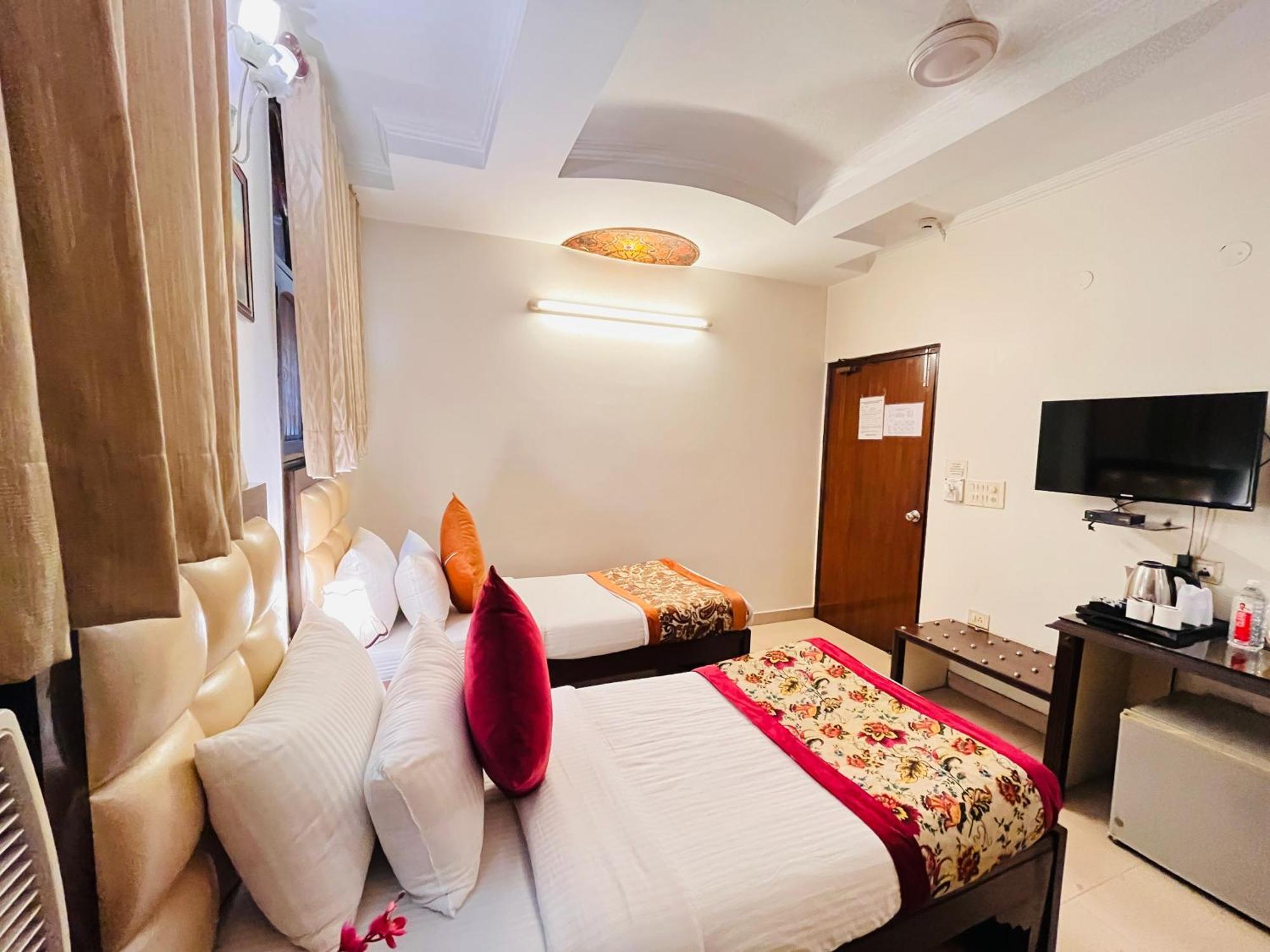 Hotel Paras - Karol Bagh Delhi Kültér fotó
