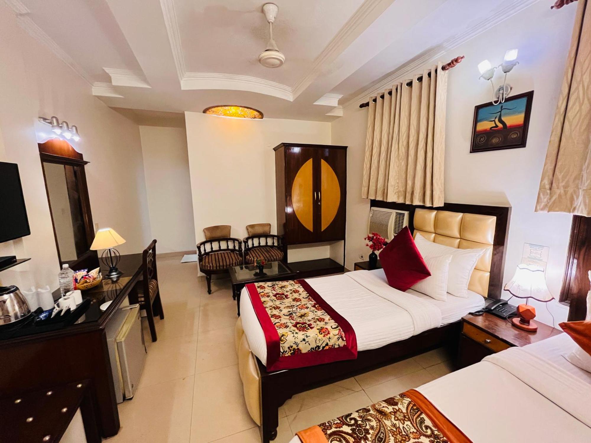 Hotel Paras - Karol Bagh Delhi Kültér fotó