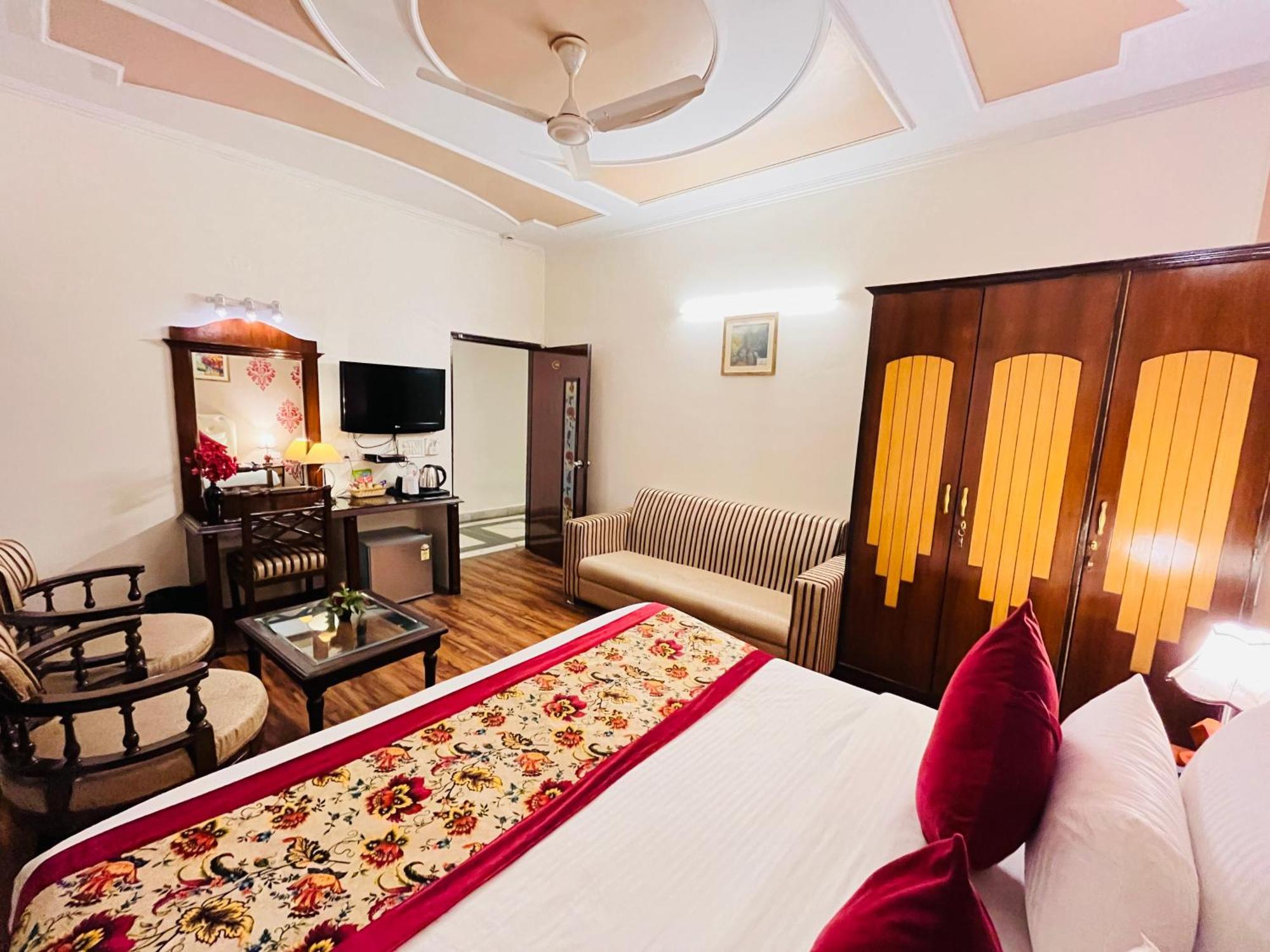 Hotel Paras - Karol Bagh Delhi Kültér fotó