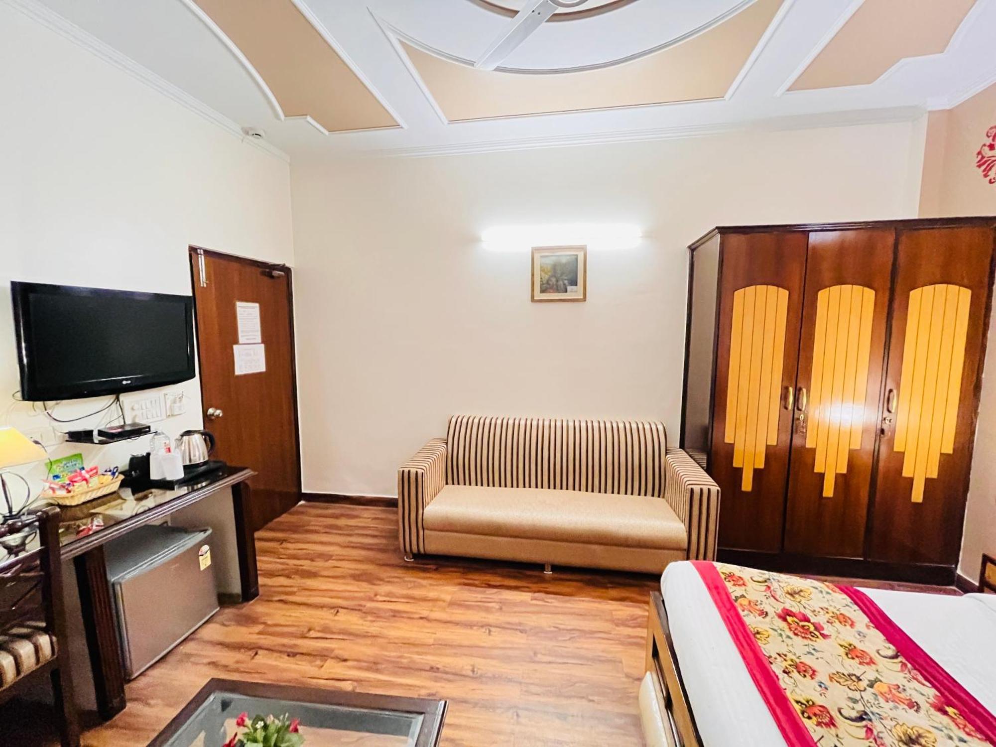 Hotel Paras - Karol Bagh Delhi Kültér fotó