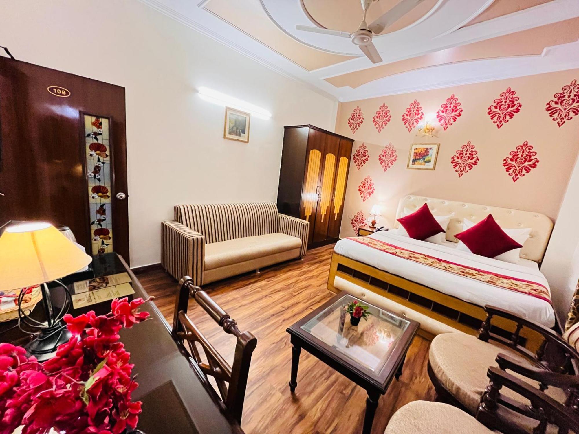 Hotel Paras - Karol Bagh Delhi Kültér fotó