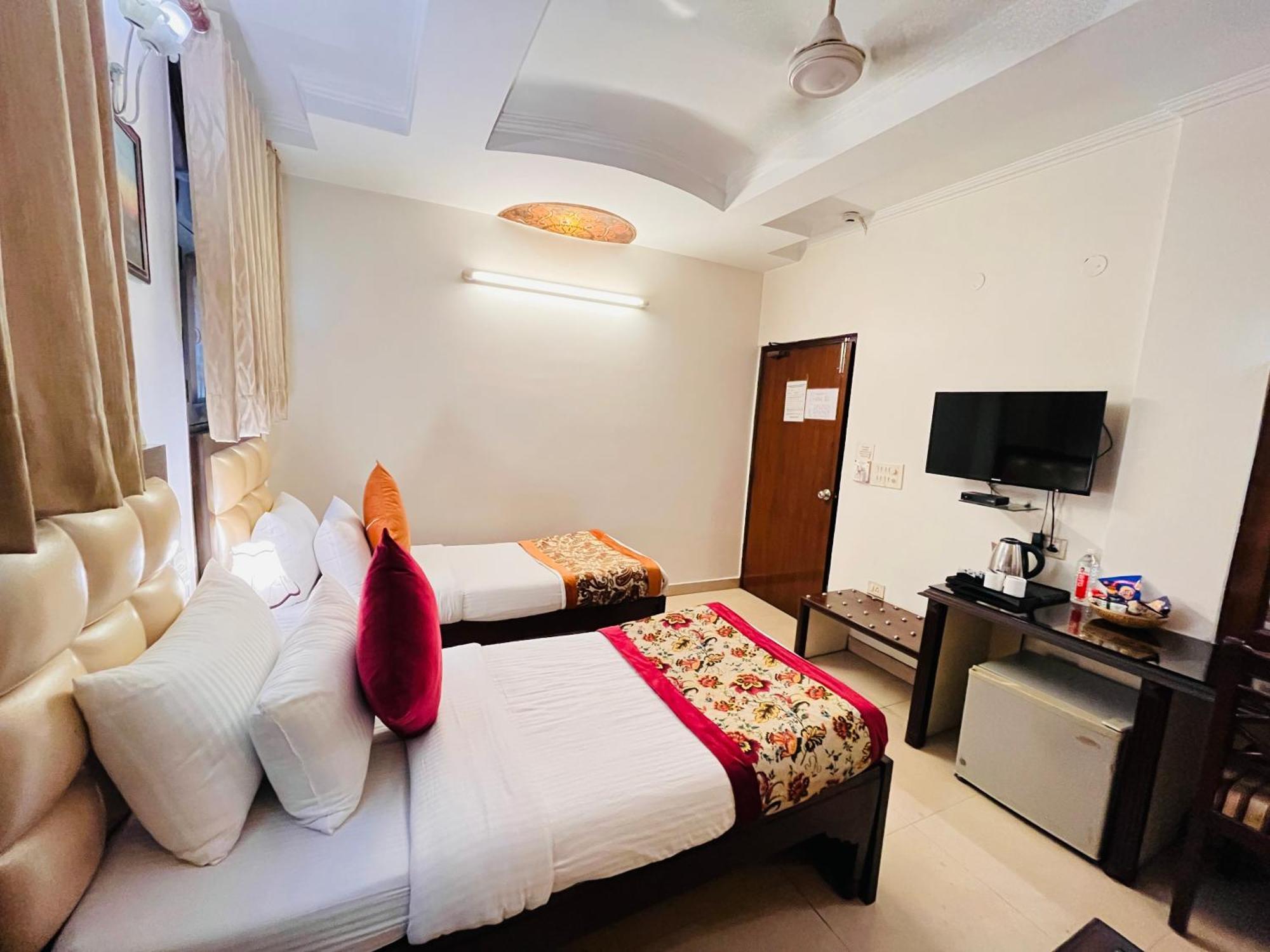 Hotel Paras - Karol Bagh Delhi Kültér fotó
