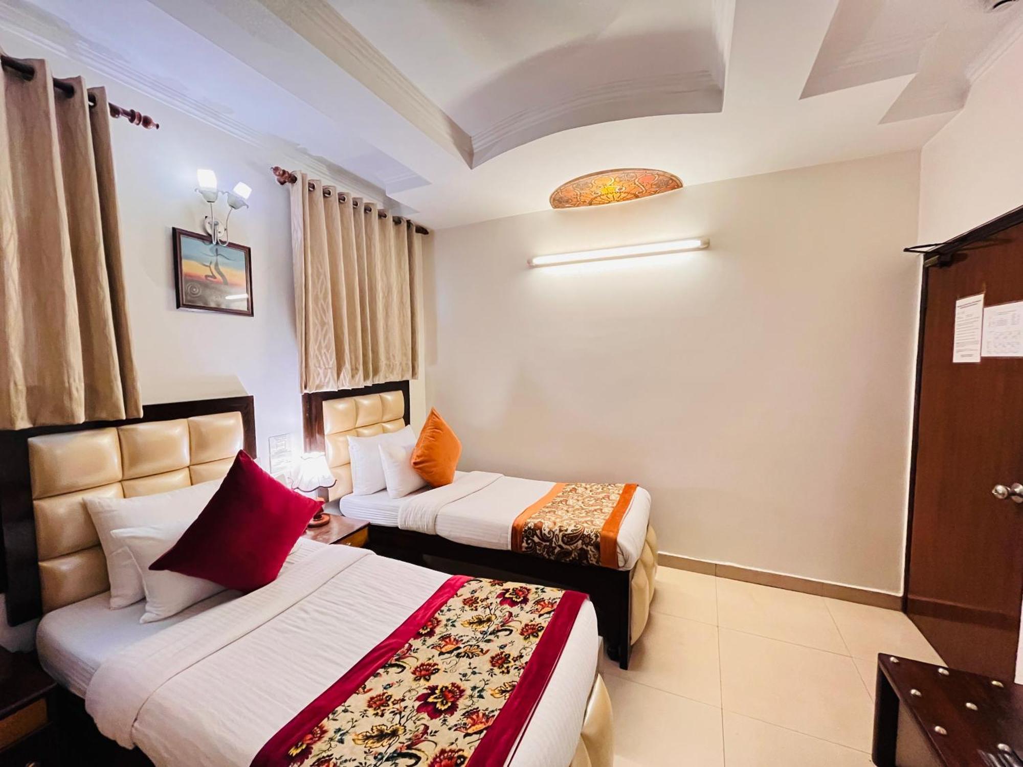 Hotel Paras - Karol Bagh Delhi Kültér fotó