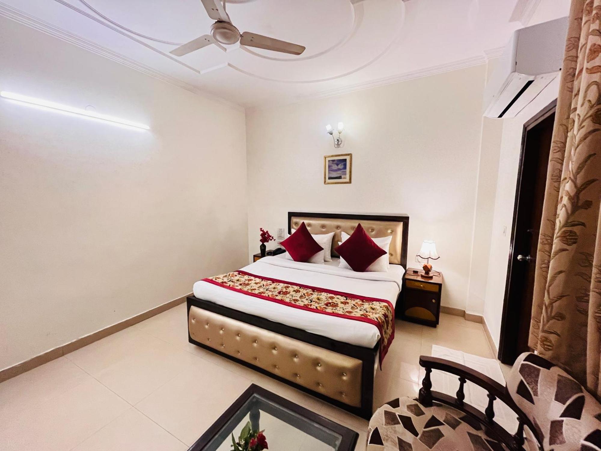 Hotel Paras - Karol Bagh Delhi Kültér fotó