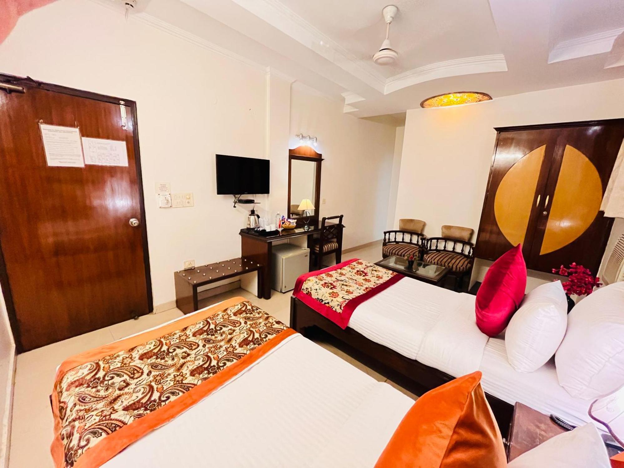 Hotel Paras - Karol Bagh Delhi Kültér fotó